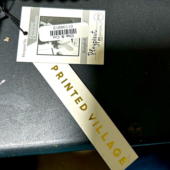 Woman’s thin long scarf. 75 inches long, 28 inches wide  white floral & birds - Picture 4 of 5